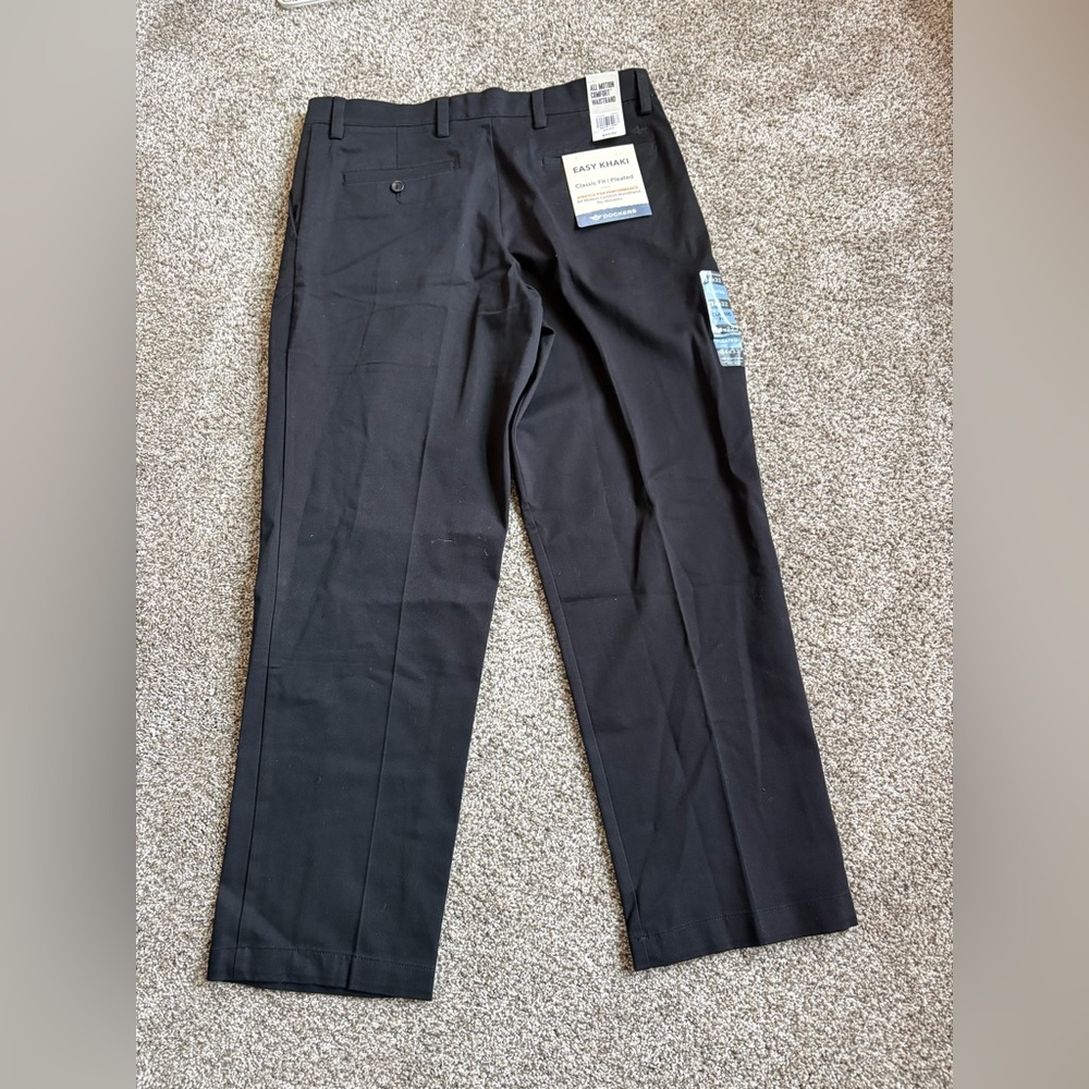 NWT men’s Dockers black classic pleated pants